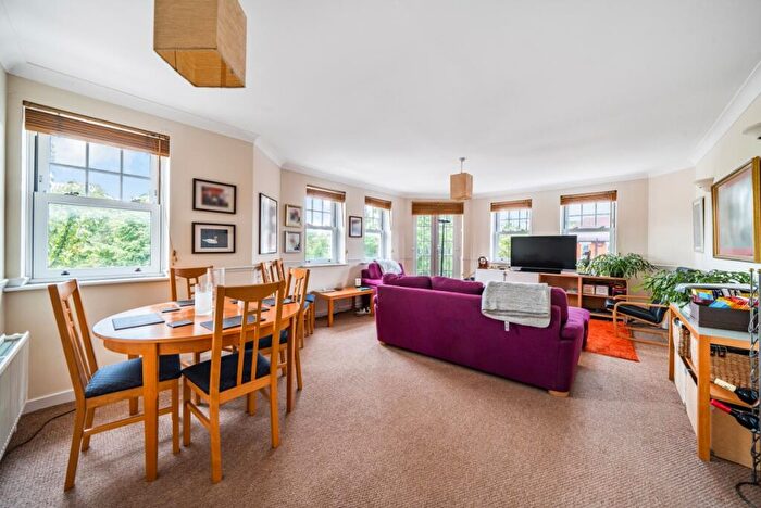 2 Bedroom Property To Rent In Bromley Road, Catford, London, SE6