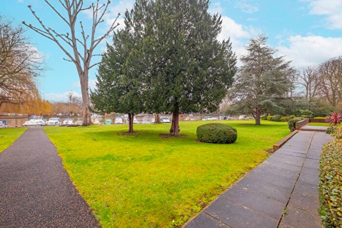 2 Bedroom Flat For Sale In Broom Park, Teddington, TW11 - Photo 9