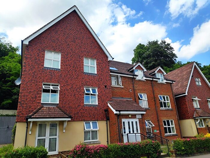 2 Bedroom Flat To Rent In Garlands Road, Redhill, RH1