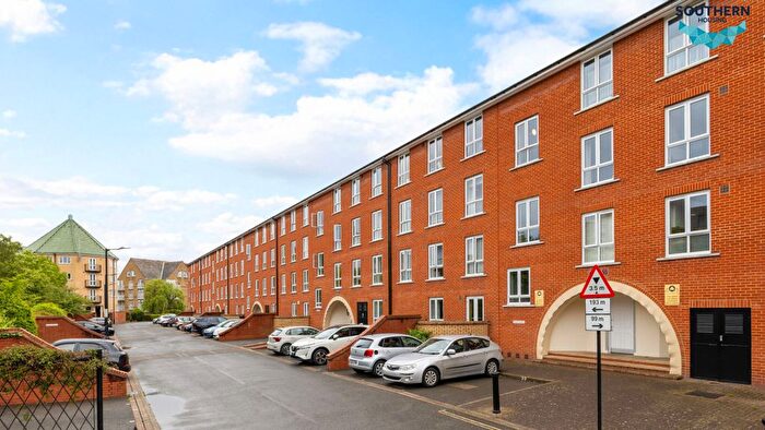 2 Bedroom Flat For Sale In Basque Court, Garter Way, Rotherhithe, London, SE16