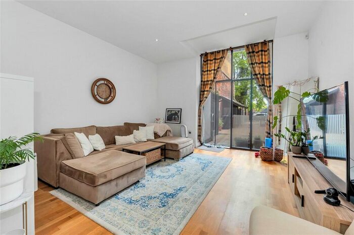 2 Bedroom Flat For Sale In Bury St. Edmunds, Suffolk, IP33