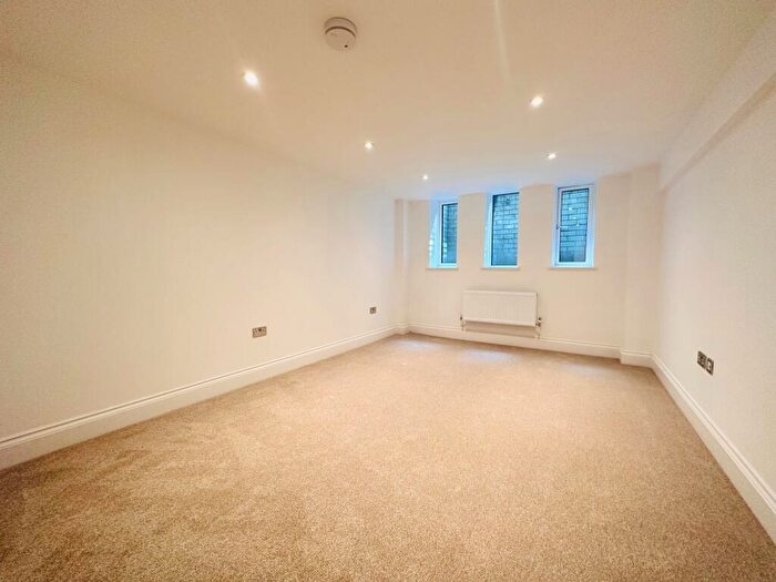 3 Bedroom Apartment To Rent In Middleton House, St. Marys Gate, Derby, DE1