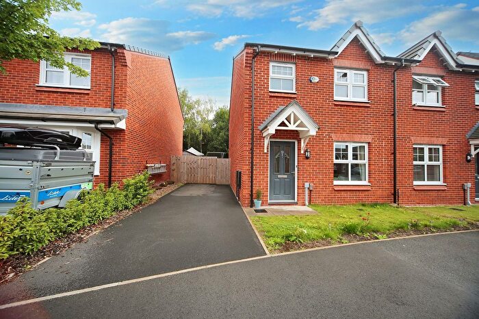 3 Bedroom Semi-Detached House For Sale In Bakersfield, Aspull, WN2