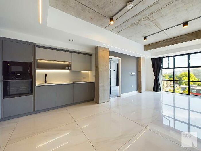 2 Bedroom Apartment To Rent In Apt . :: One Silk Street, M4