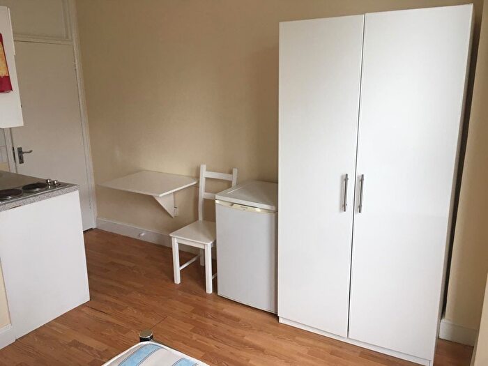 Terraced House To Rent In Blythe Road, London, W14