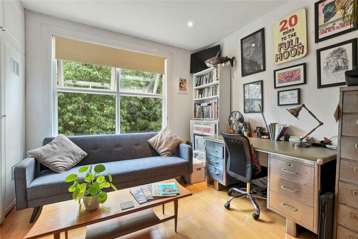 Apartment To Rent In Causton Road, London, N6