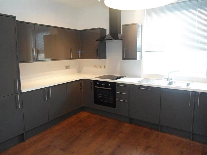 3 Bedroom Maisonette To Rent In London Road, Tooting Junction, SW17