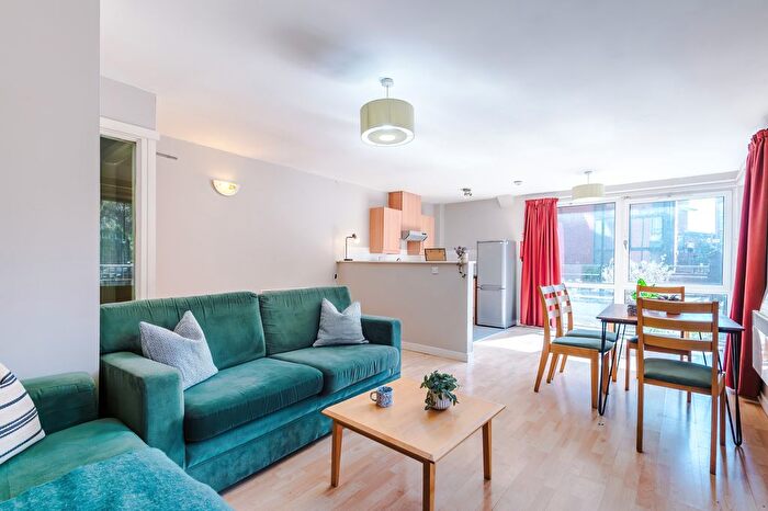 1 Bedroom Property To Rent In Flat, Mayfair Court, Manchester, M14