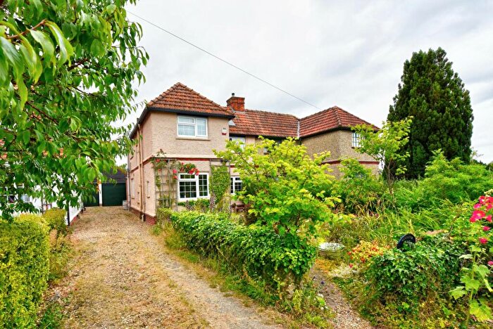 3 Bedroom Semi-Detached House For Sale In Schoolfields, Shiplake Cross, Shiplake, RG9