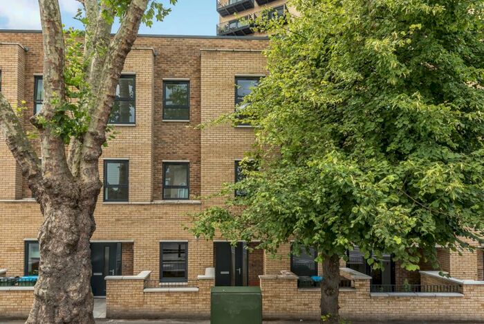 3 Bedroom Town House To Rent In Brookhill Road Woolwich, SE18