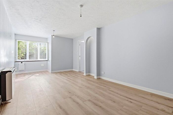 2 Bedroom Flat For Sale In Newland Street, London, E16