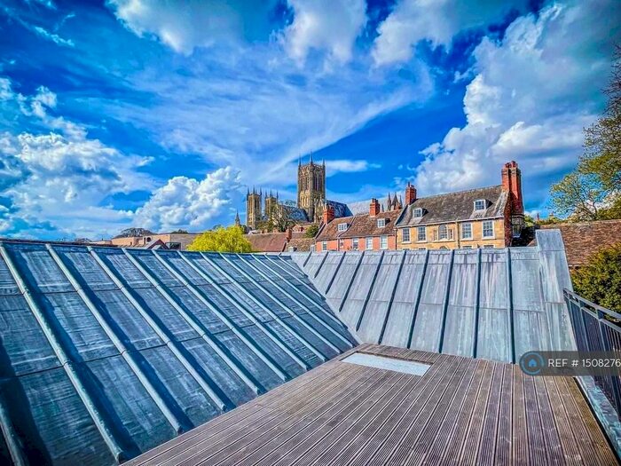 2 Bedroom Penthouse To Rent In Greestone Mount, Lincoln, LN2