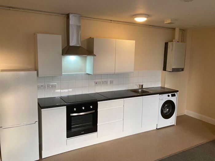 2 Bedroom Flat To Rent In Cherrydown Avenue, London, E4