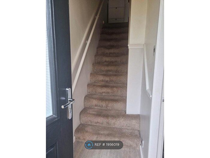 2 Bedroom Terraced House To Rent In Leeds Road, Dewsbury, WF12