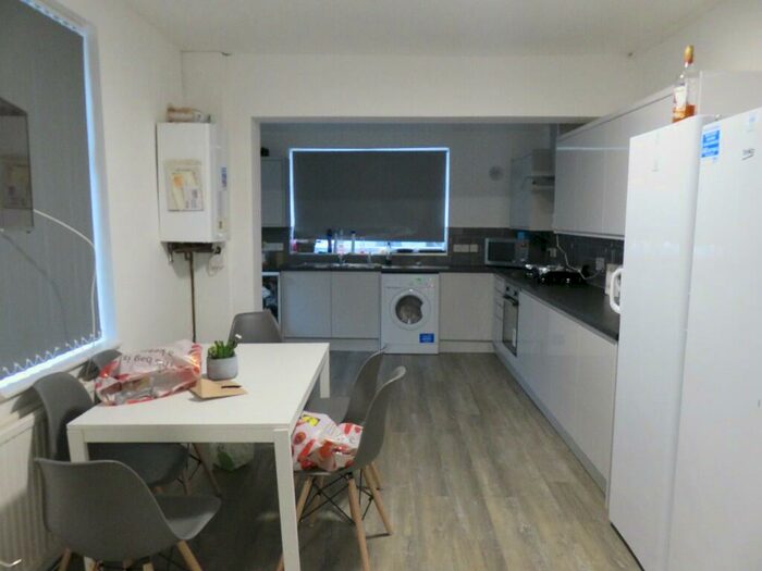 6 Bedroom End Of Terrace House To Rent In Teversal Avenue, Nottingham, Nottinghamshire, NG7