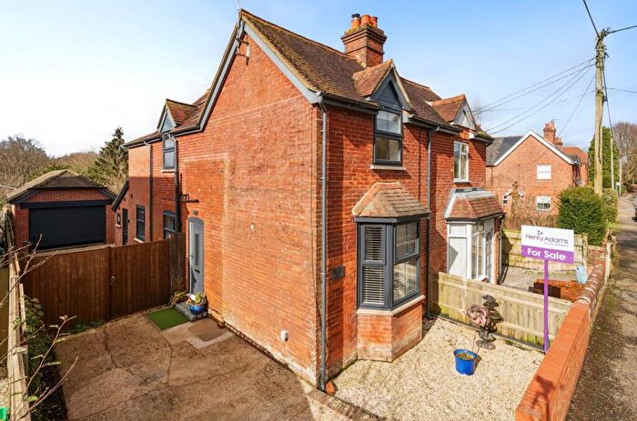 3 Bedroom Semi-Detached House For Sale In The Chequers, Nyewood, GU31