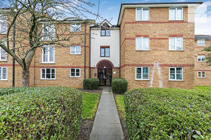 1 Bedroom Flat For Sale In Beaufort Close, Chingford, London, E4