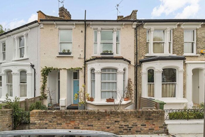 1 Bedroom Flat To Rent In Findon Road, London, W12