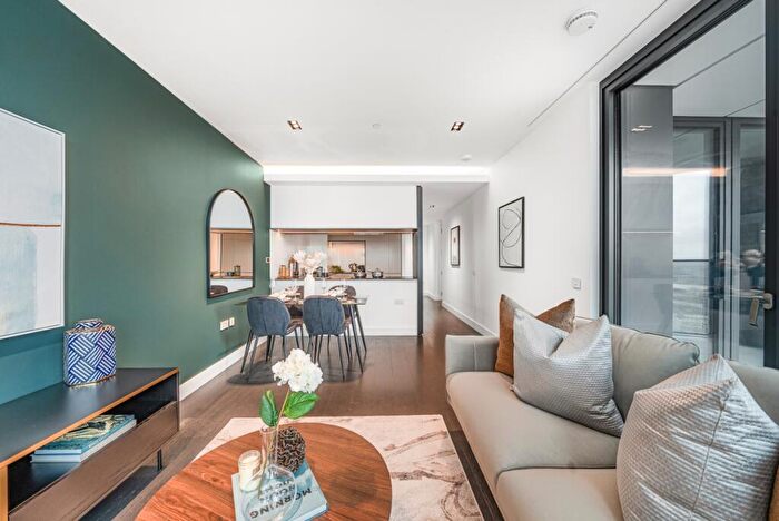 2 Bedroom Flat To Rent In Amory Tower, Marsh Wall, E14