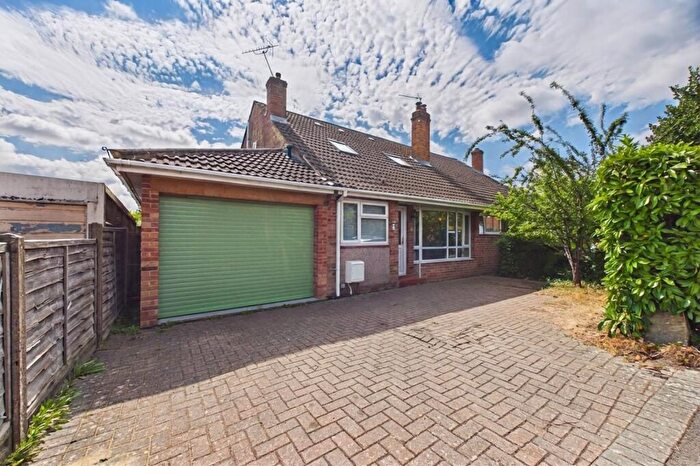 3 Bedroom Bungalow To Rent In The Fairway, Farnham, Surrey, GU9