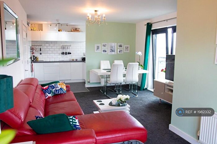 2 Bedroom Flat To Rent In Hogg Lane, Grays, RM17