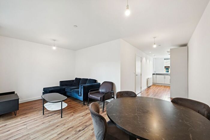 2 Bedroom Flat To Rent In Stylus Place, Hayes, UB3