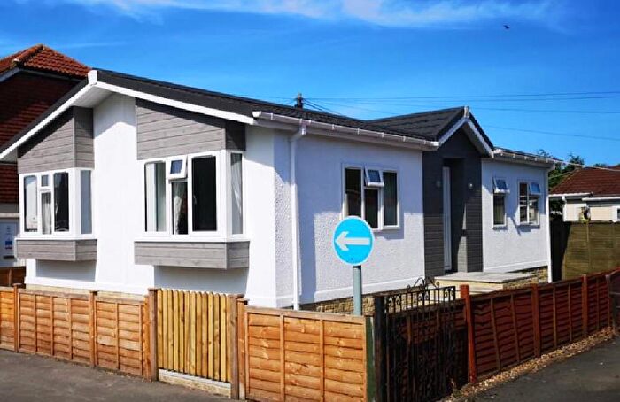 2 Bedroom Park Home For Sale In Amesbury, SP4