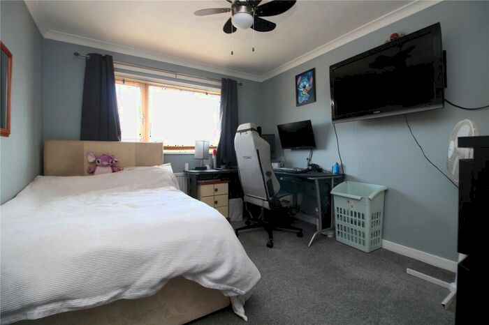 3 Bedroom End Of Terrace House For Sale In Marryat Road, New Milton, Hampshire, BH25