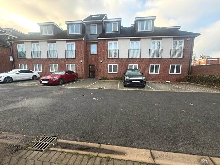 2 Bedroom Flat To Rent In Reet Gardens, Slough, SL1