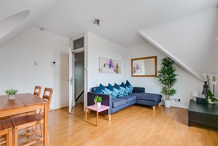 2 Bedroom Flat To Rent In Glazbury Road, London, W14