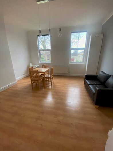2 Bedroom Flat To Rent In Evering Road, London, E5