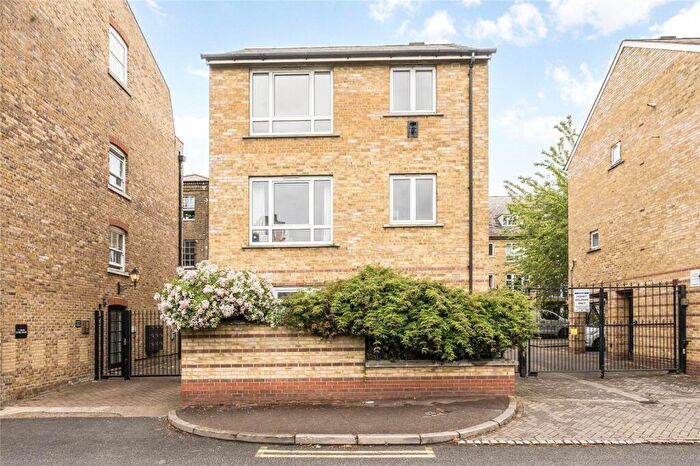 1 Bedroom Flat To Rent In St. Marys Court, Rainhill Way, London, E3