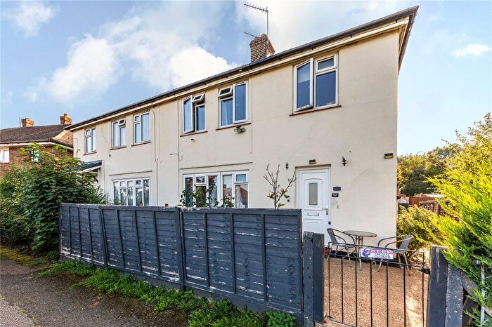 1 Bedroom Maisonette For Sale In Abbotts Walk, Caterham, Surrey, CR3