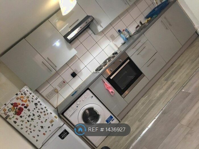 Studio To Rent In Green Lanes, London, N16