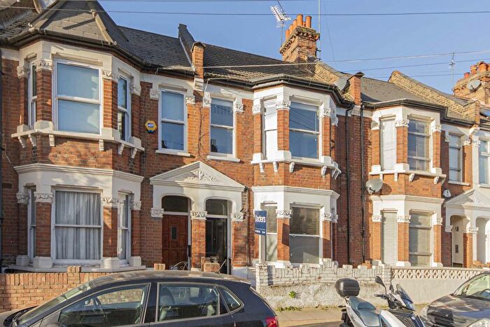 1 Bedroom Flat To Rent In Bronsart Road, Fulham, SW6