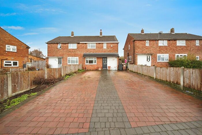 3 Bedroom Semi-detached House For Sale In Hollybush Road, Luton, LU2