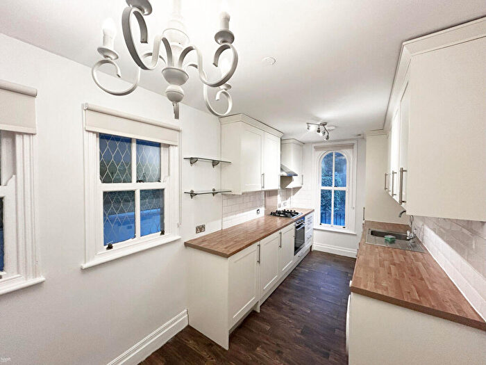 3 Bedroom Apartment To Rent In West Hill, Harrow, HA2