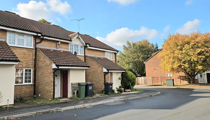 1 Bedroom Maisonette For Sale In Malham Close, Luton, LU4