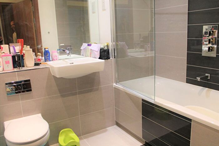 2 Bedroom Flat To Rent In Capricorn Court, Zodiac Close, Edgware, HA8