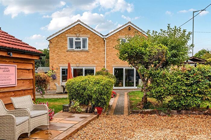 4 Bedroom Detached House For Sale In Hardenhuish Lane, Chippenham, SN14