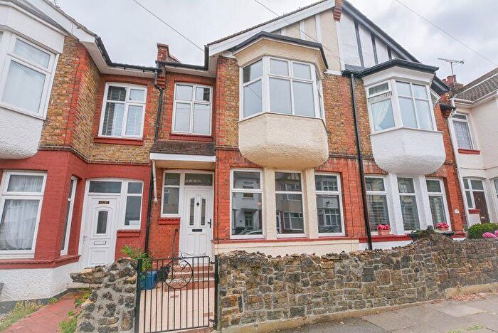 3 Bedroom Terraced House To Rent In Inverness Avenue, Westcliff-On-Sea, SS0