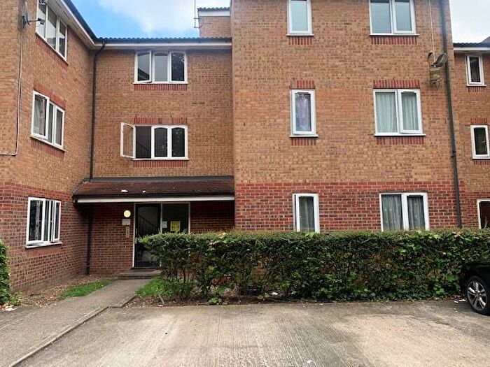 2 Bedroom Flat To Rent In Fenman Gardens, Ilford, IG3