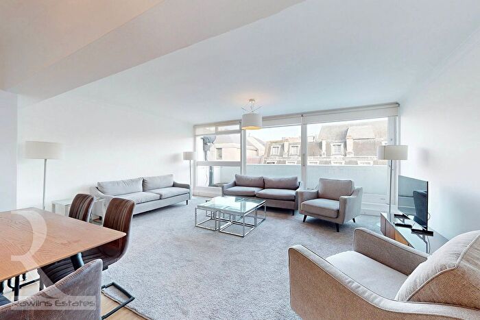 3 Bedroom Flat To Rent In St. James's Square, Mayfair, SW1Y