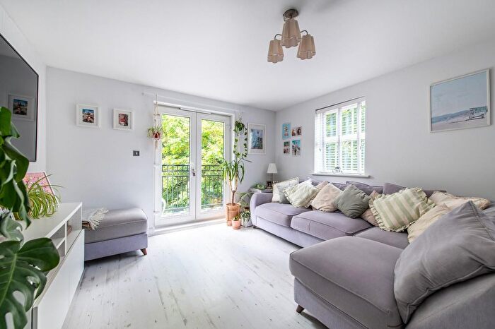 2 Bedroom Flat For Sale In Ingress Park, Greenhithe, DA9