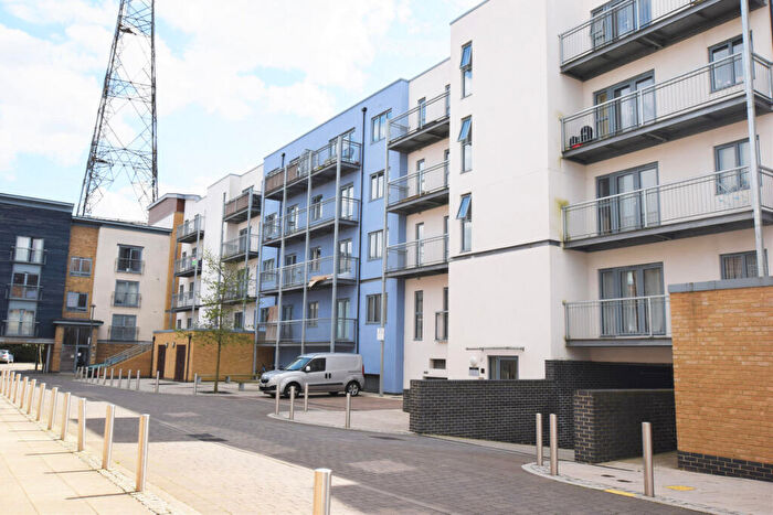 2 Bedroom Apartment To Rent In Quayside Drive, Essex, CO2
