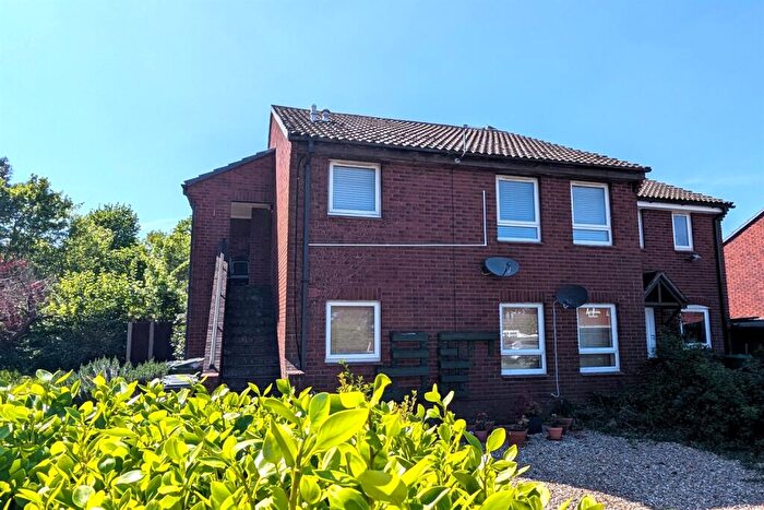 1 Bedroom Flat To Rent In Helford Gardens, SO18