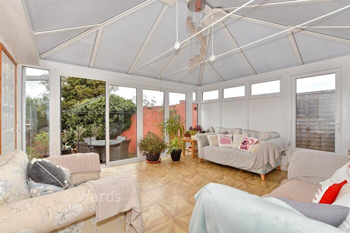 3 Bedroom Chalet For Sale In Nelson Avenue, Minster On Sea, Sheerness, Kent, ME12