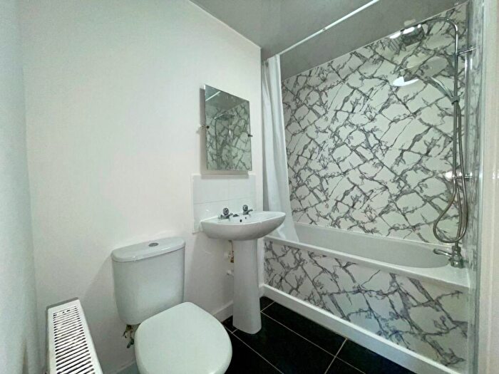 2 Bedroom Apartment To Rent In Haunch Close, Birmingham, West Midlands, B13