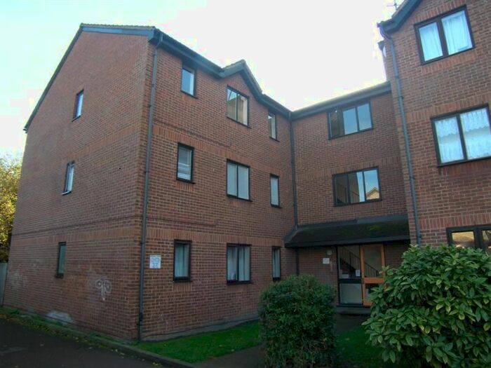 Studio To Rent In Parsonage Road, Grays, RM20