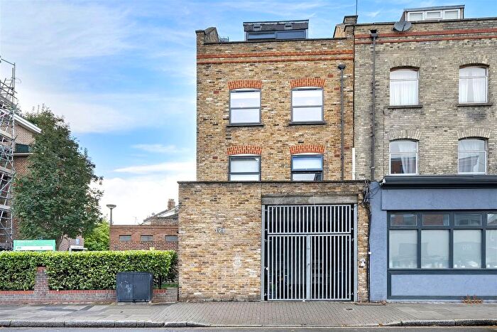 2 Bedroom Flat To Rent In Hanley Road, Finsbury Park, N4